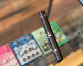 AKG P170