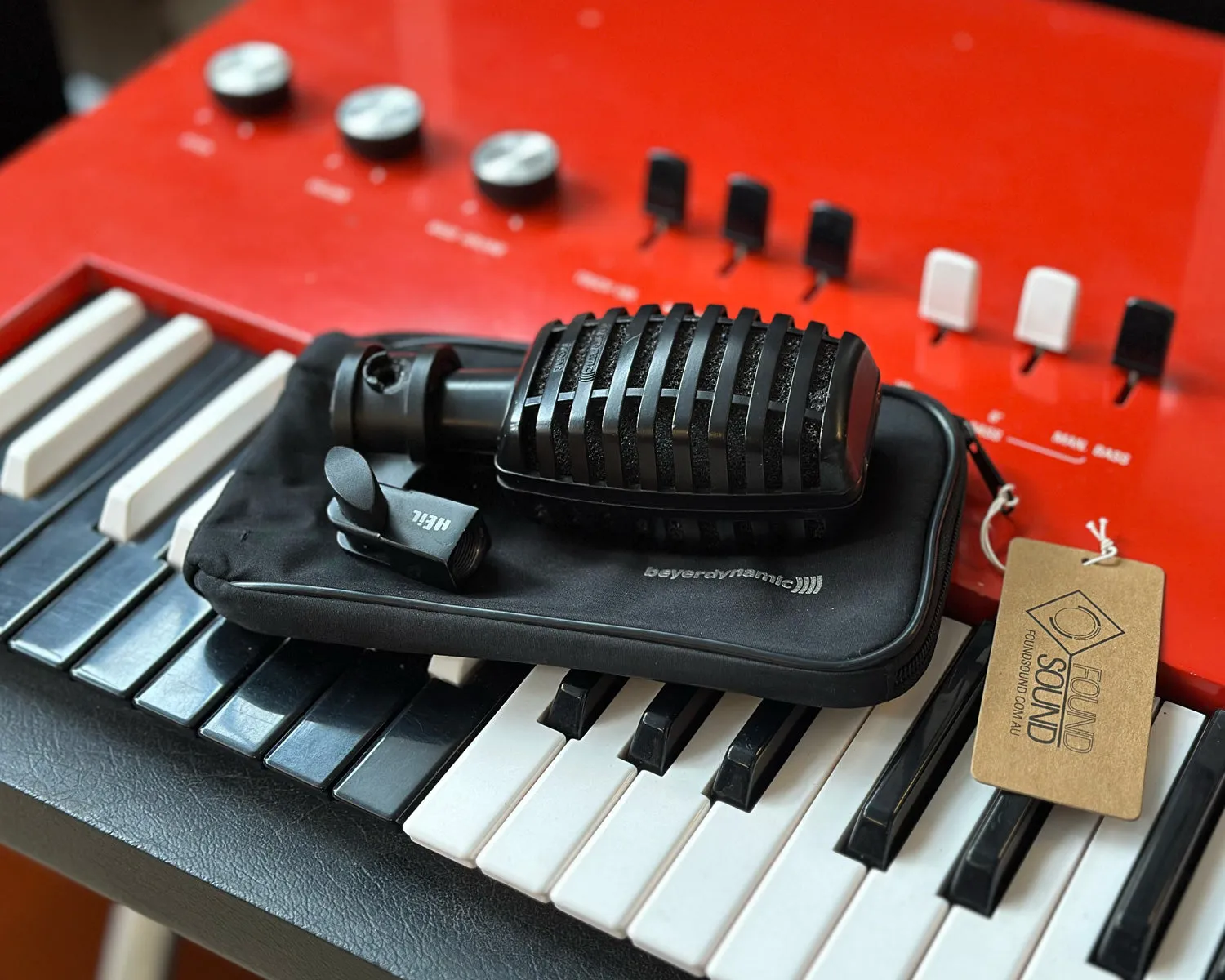 Beyerdynamic M380 Dynamic Microphone