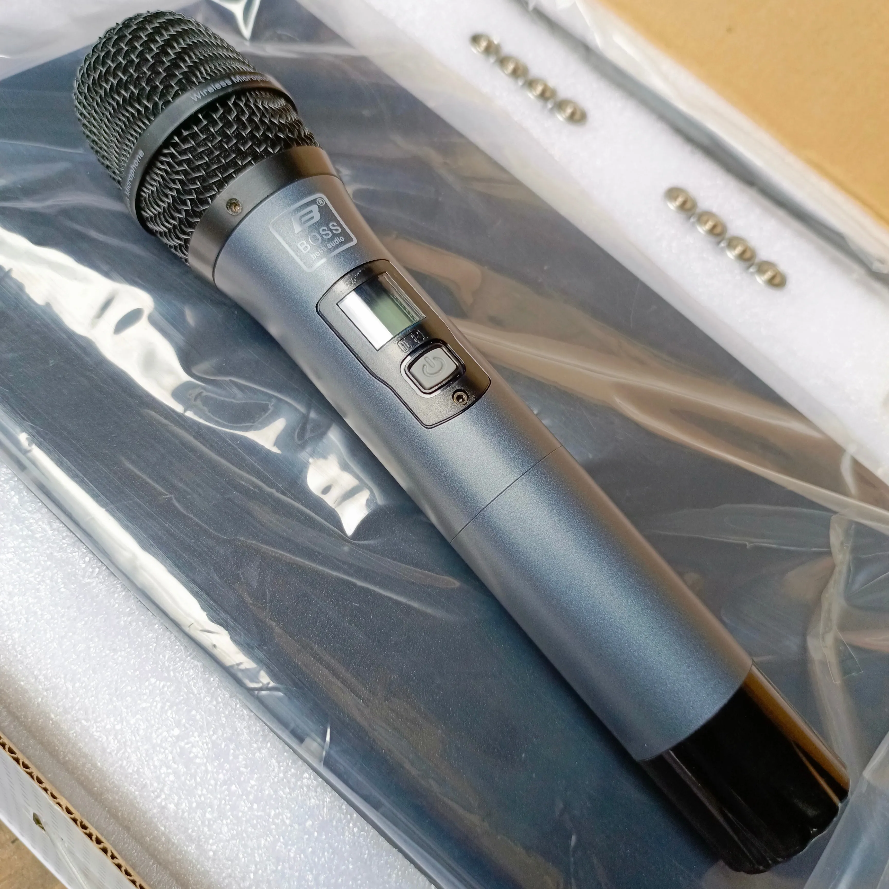 Conference 4-Way Wireless Dynamic Multi-channel Microphone (300 Meters) - Brand New