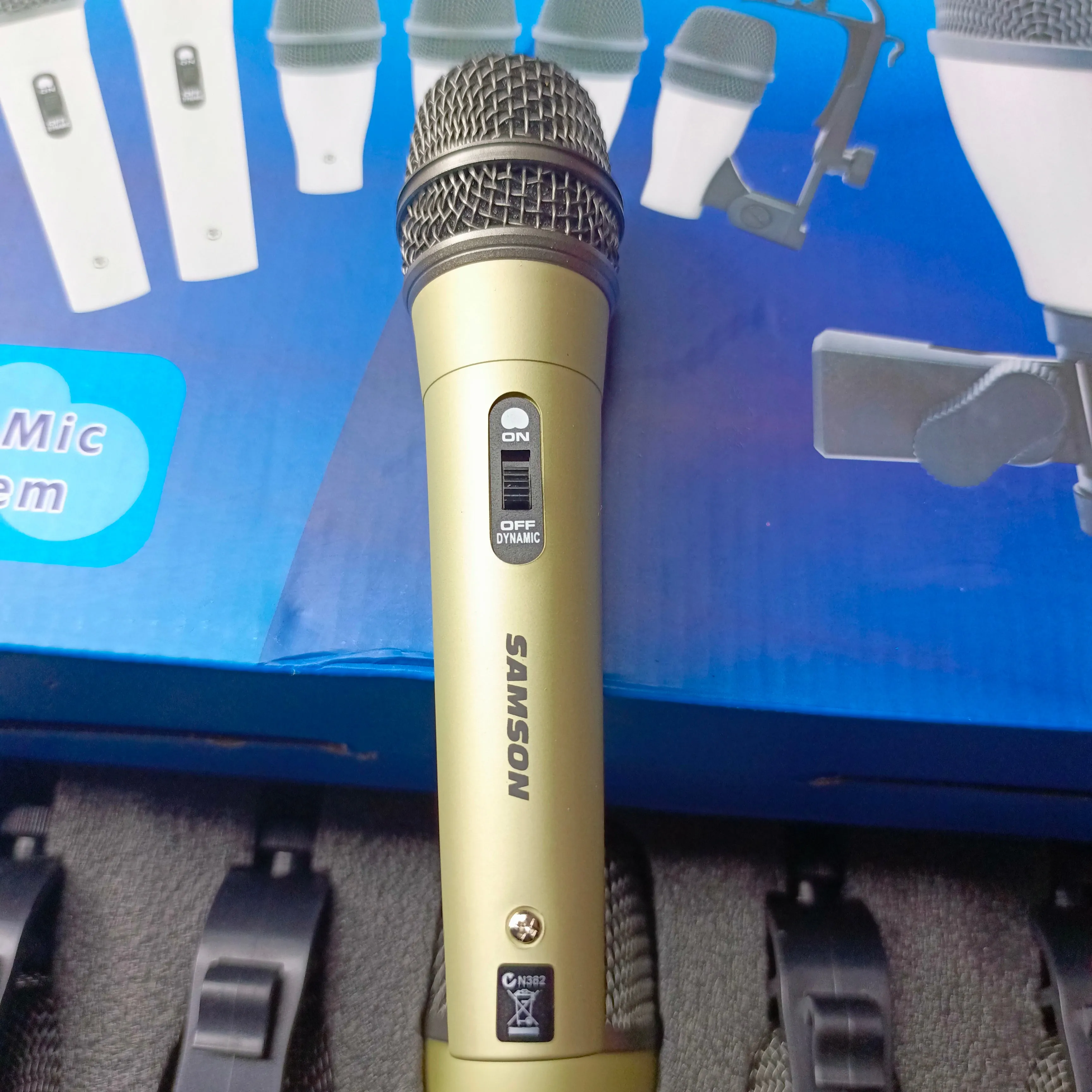 SAMSON 7-Piece Dynamic Drum Microphone System with Mic Holders and Carrying Case - Brand New