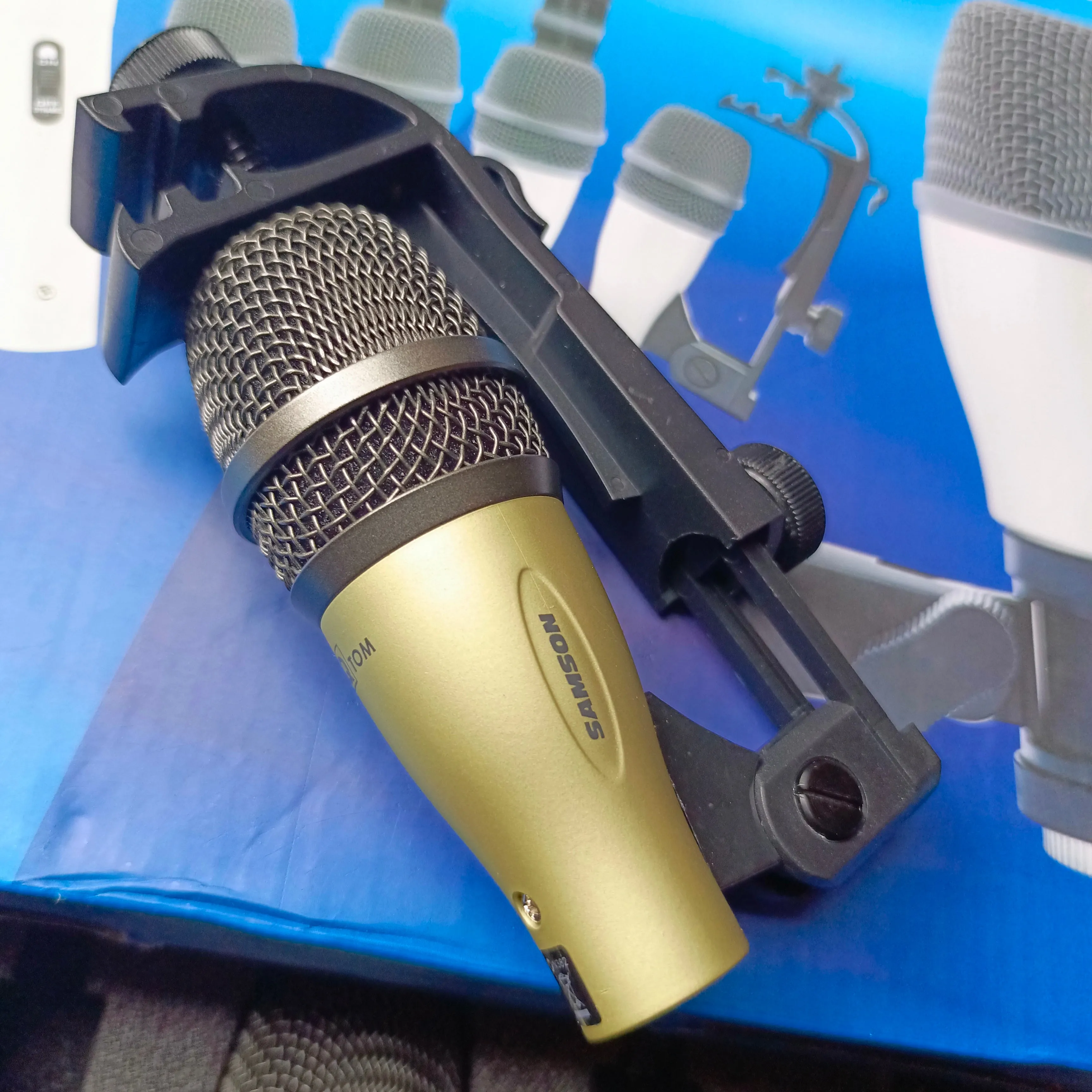SAMSON 7-Piece Dynamic Drum Microphone System with Mic Holders and Carrying Case - Brand New