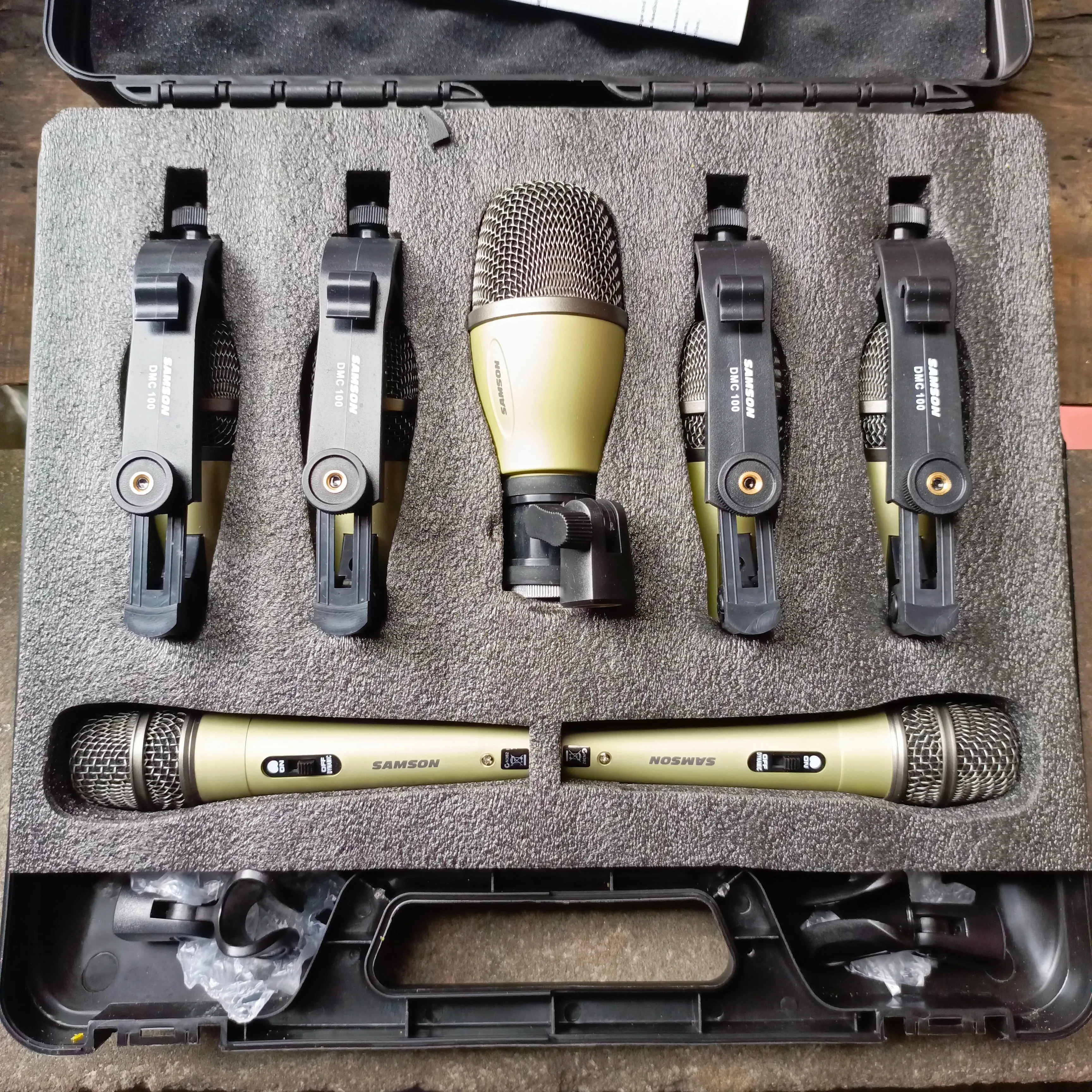 SAMSON 7-Piece Dynamic Drum Microphone System with Mic Holders and Carrying Case - Brand New