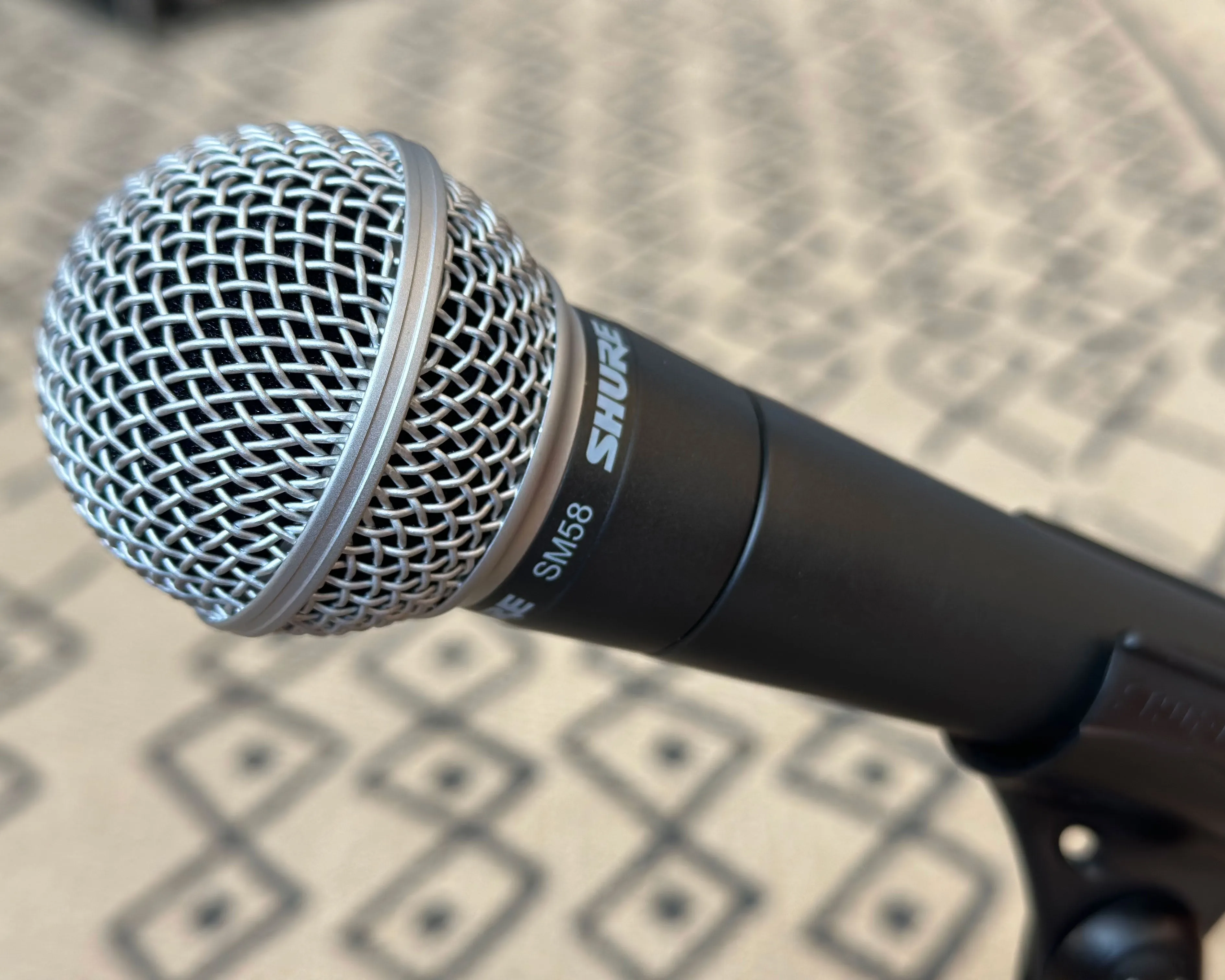Shure SM58 with desktop stand & cable