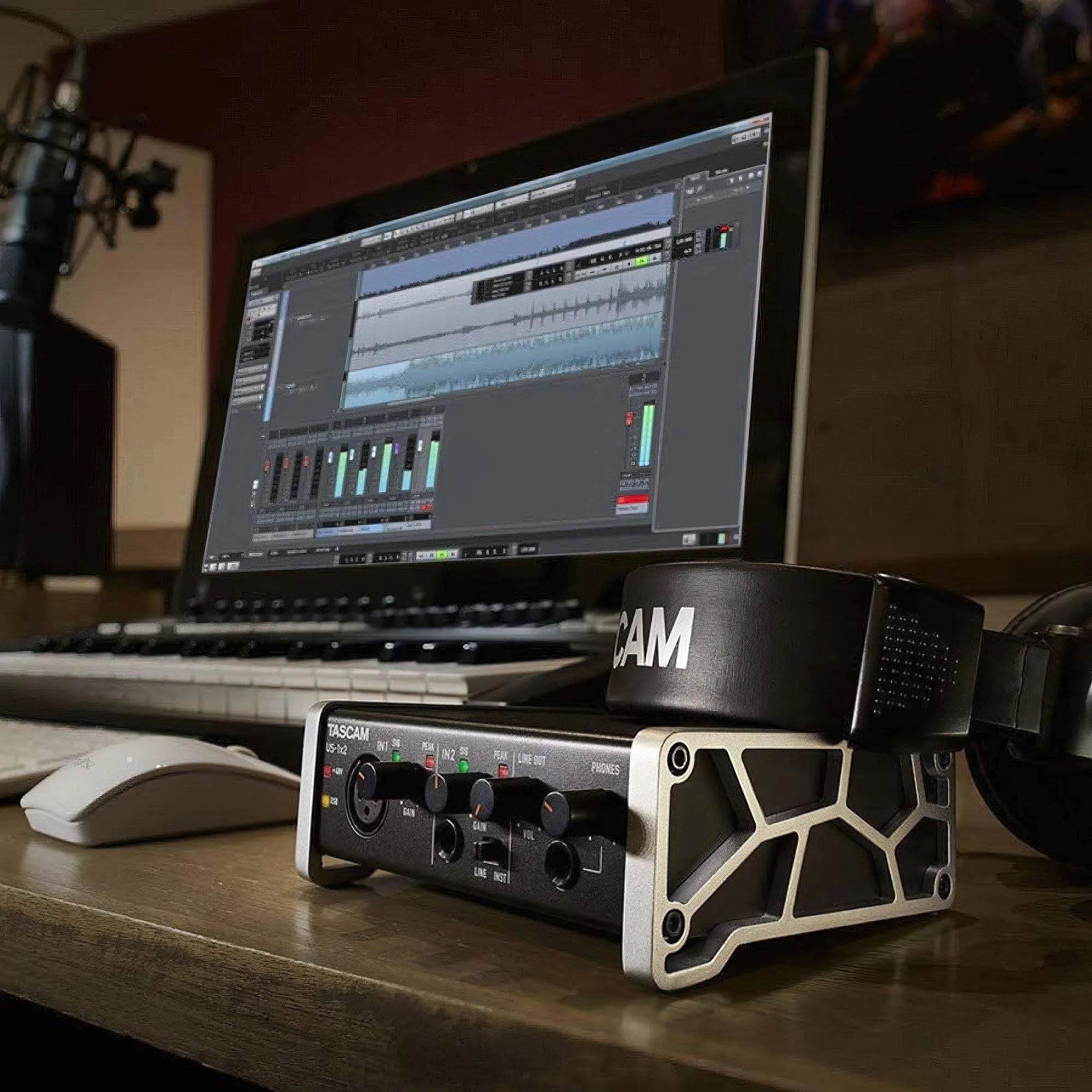 Tascam US-1x2HR 1 Mic 2IN/2OUT High Resolution Versatile USB Audio Interface