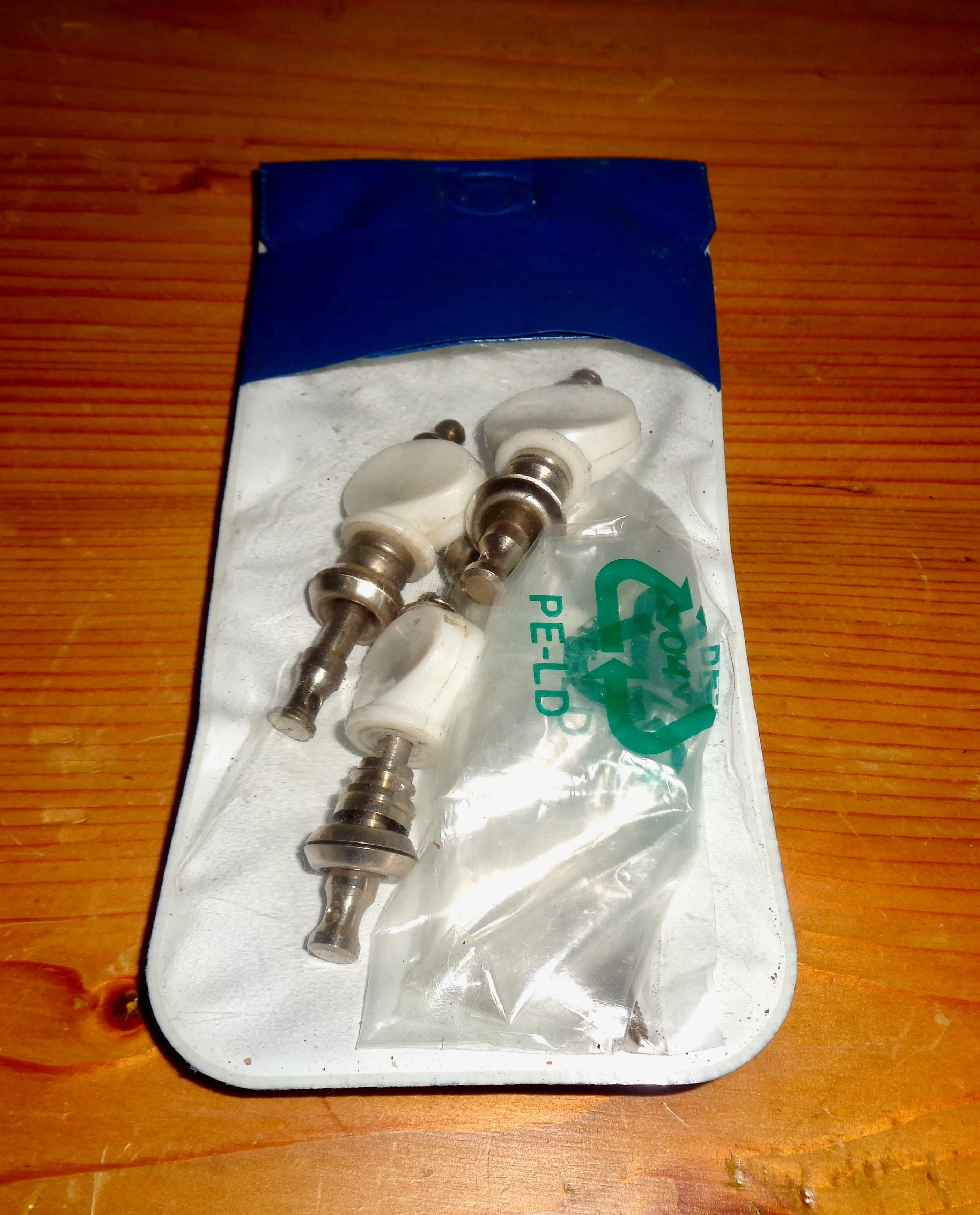 Vintage Set Of Four White Ukulele Tuning Pegs By Norville Group