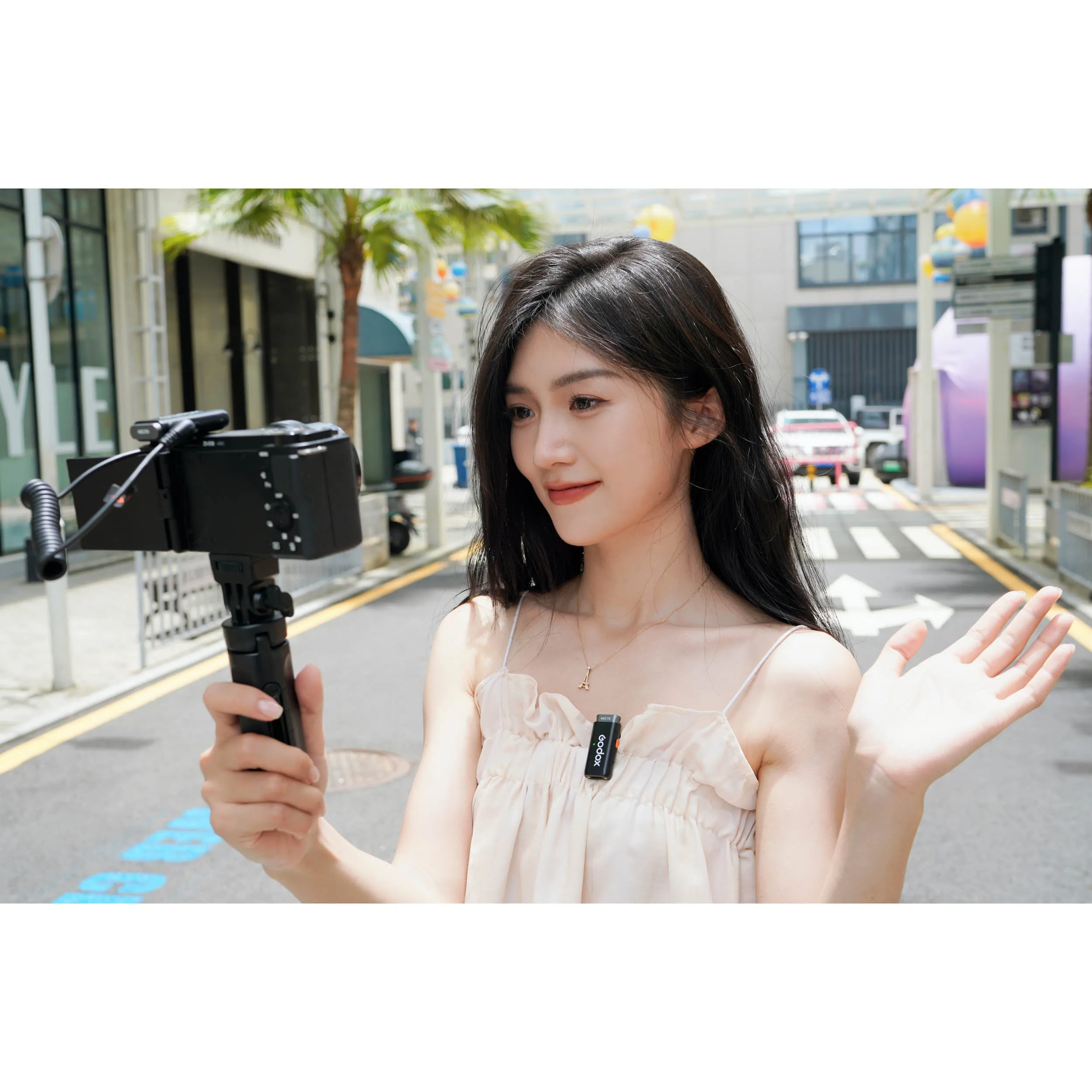 WEC Kit 2 2.4GHz Wireless Omnidirectional Lavalier Microphone System
