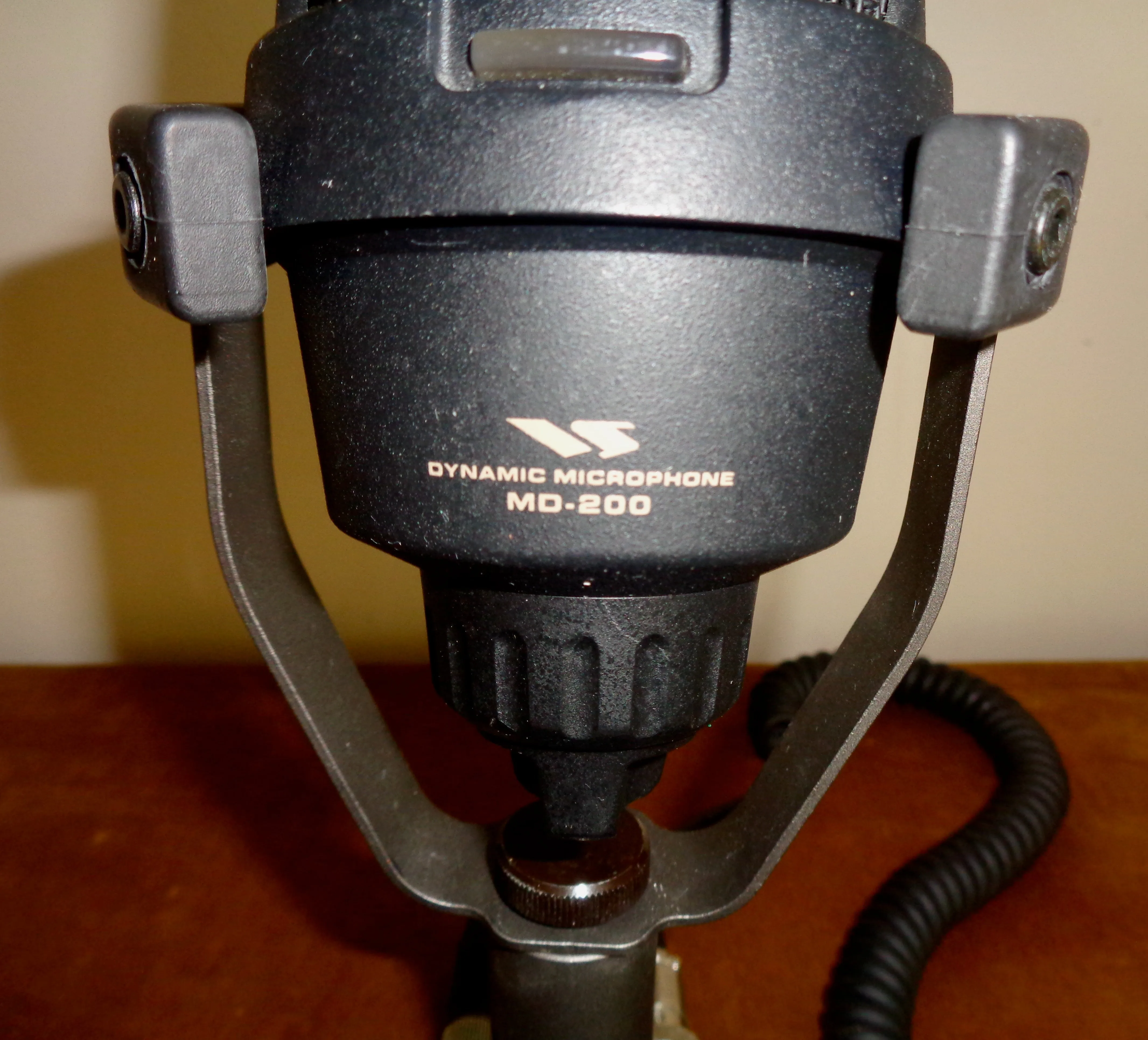 Yaesu MD-200 ABX UHF Desktop Dynamic Microphone